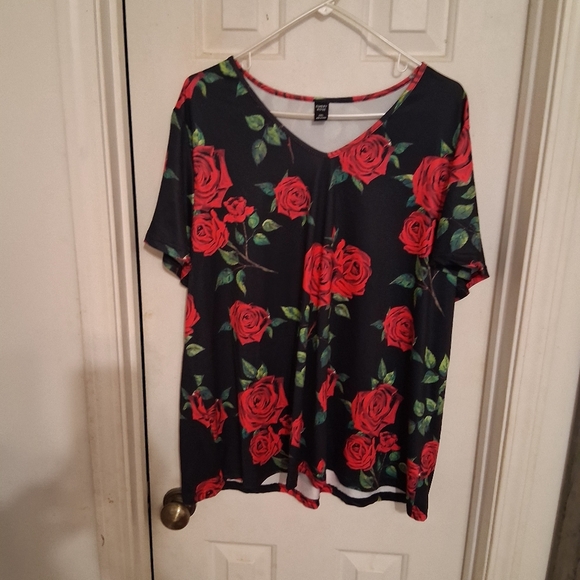 Floral Black and Red Women's Top - Picture 5 of 9